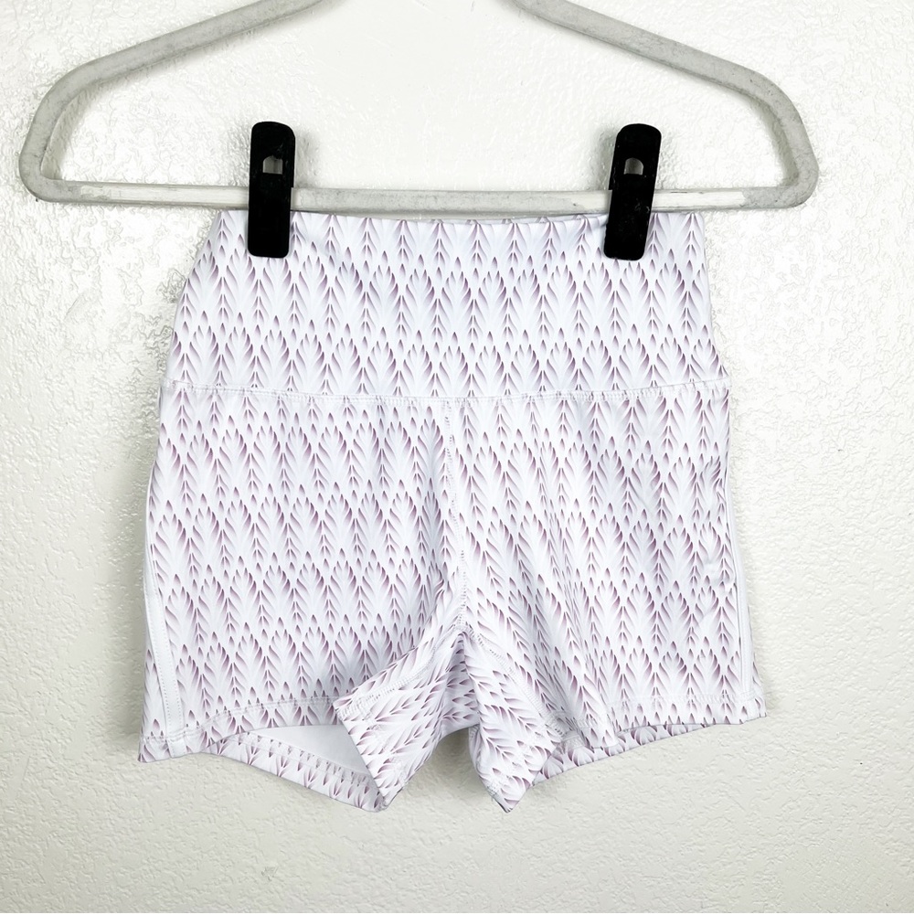 Buff Bunny White Purple Oasis Patterned Shorts Size Medium